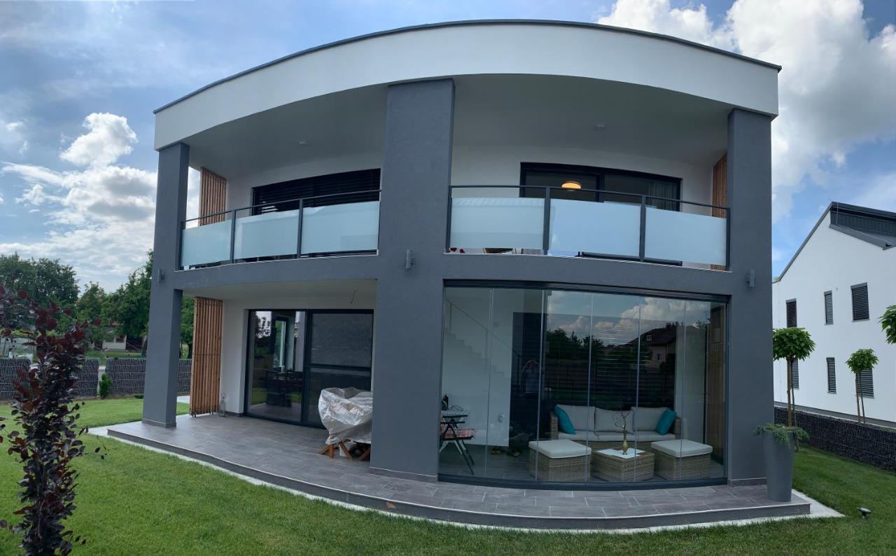 Genius Guest Unique Banovci Apartment Экстерьер фото
